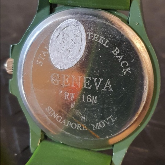 🦋10/$20🦋 Geneva Silver/Green Rhinestone Silicone Women's Watch - Picture 4 of 4